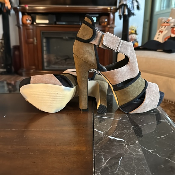 Sandal - Picture 6 of 6